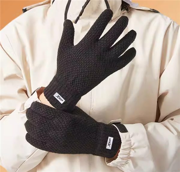 戴着也能玩手机：特步保暖手套12.9元再发车