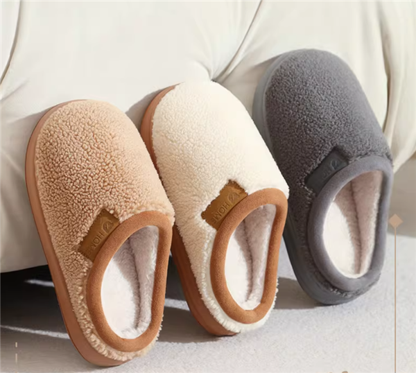 蓬松毛绒、加厚鞋底：初轩秋冬保暖棉拖鞋16.9元大促 原价40