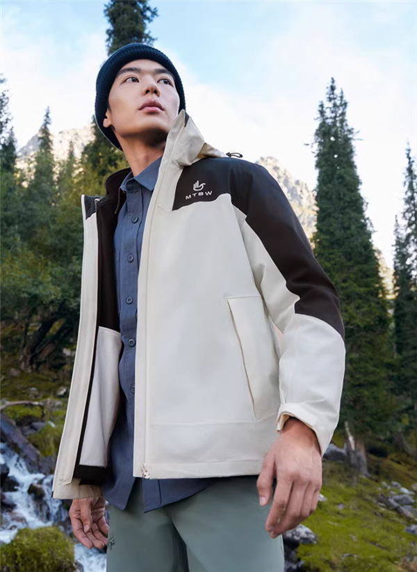 美特斯邦威三合一冲锋衣105元1折官方清仓 原价1399