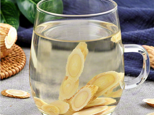 黄芪泡水喝有什么作用与功效 黄芪泡水喝十大功效