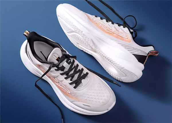 鸿星尔克官方大促:多款跑鞋83元起